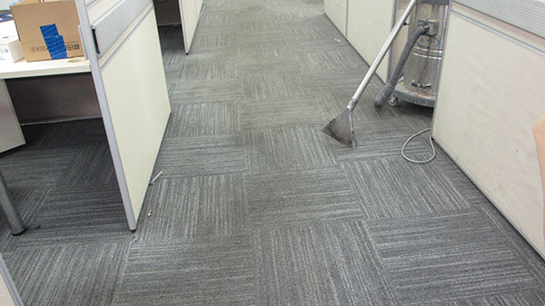 南昌地毯清洗公司浅析地毯清洗剂的选用