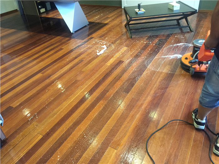 南昌保洁公司浅析地板的清洁方法