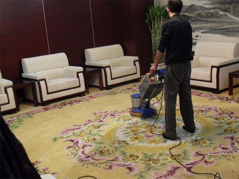 南昌保洁公司教你如何清洁地毯上的油