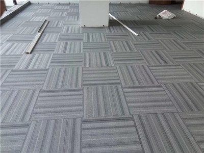 南昌保洁公司分享地毯清洗剂的选用要点