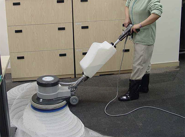 定期清洗地毯的必要性和方法